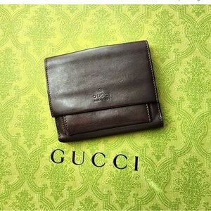 Gucci EUC chocolate color mens (unisex) wallet, 8 cardholders, cash, pocket